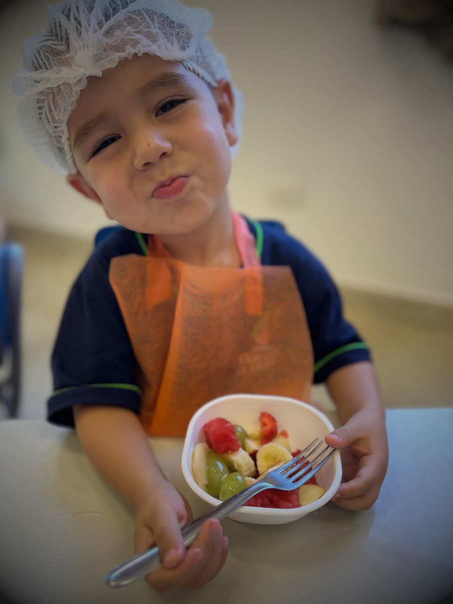 Criança em atividade de culinária